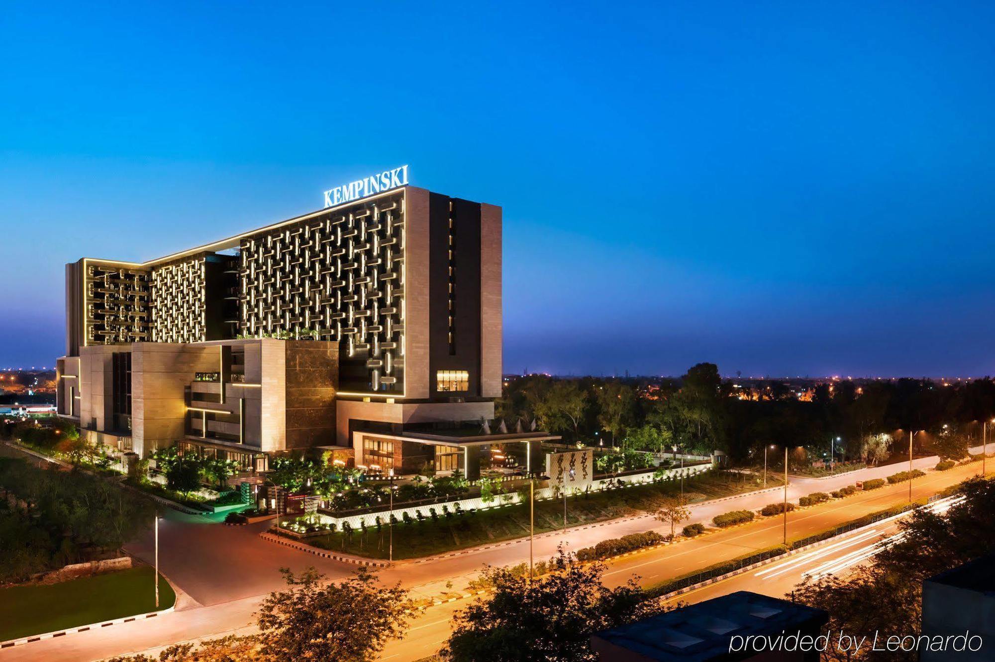 The Leela Ambience Convention Hotel Delhi Νέο Δελχί Εξωτερικό φωτογραφία
